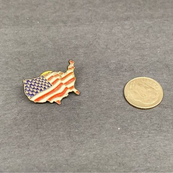 America Flag Pin  - Picture 1 of 2
